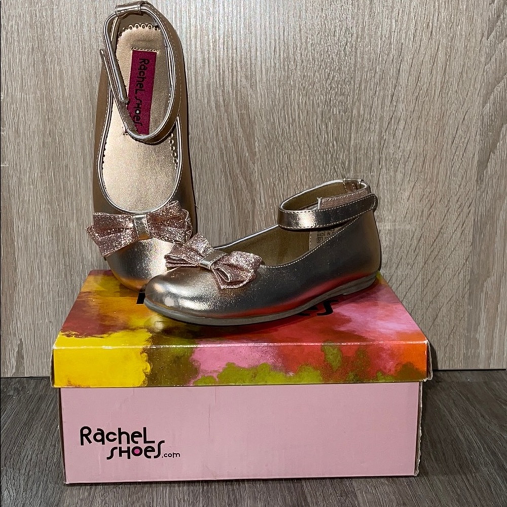 Gold shoe - Picture 2 of 3